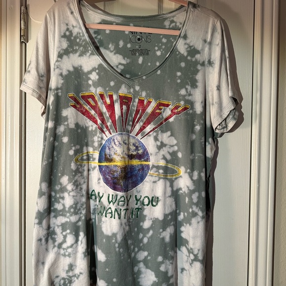 Torrid Vinyl Icons Journey V-Neck Tee. Size 2 (18/20) - Picture 4 of 5